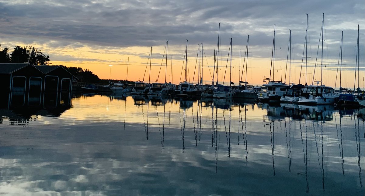 Saaristosataman taikaa. Hyvää yötä.