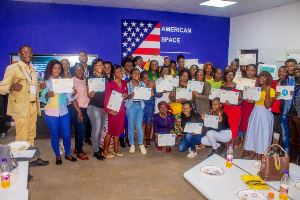 RdcSadek's tweet photo. Le Réseau de Femmes Entrepreneurs de la SADEK-GIE Haut Katanga a participé à une formation des femmes entrepreneurs organisé par le réseau YALI-RDC sous le thème Leadership féminin et Entrepreneuriat. 1/3 https://t.co/rQZIL7J82M