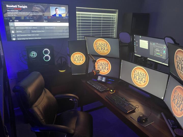 Cashkeg's tweet photo. Let's see those setups! It is nice to have a few days off to upgrade the system. #MondayMotivation #MLB #DFS #GamblingTwitter #YouTube #twitchstreamer #ContentCreator https://t.co/NiPRytkV9t