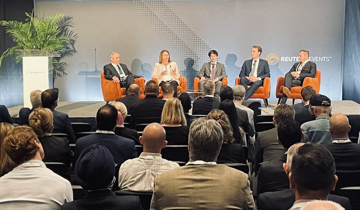 georges_sassine's tweet photo. Live from Boston @RE_Windpower #USOW conference: @Doreen_M_Harris discussing how #hydrogen can be paired with #offshorewind and NY/@NYSERDA’s leading role https://t.co/ADGTSiu1Nw