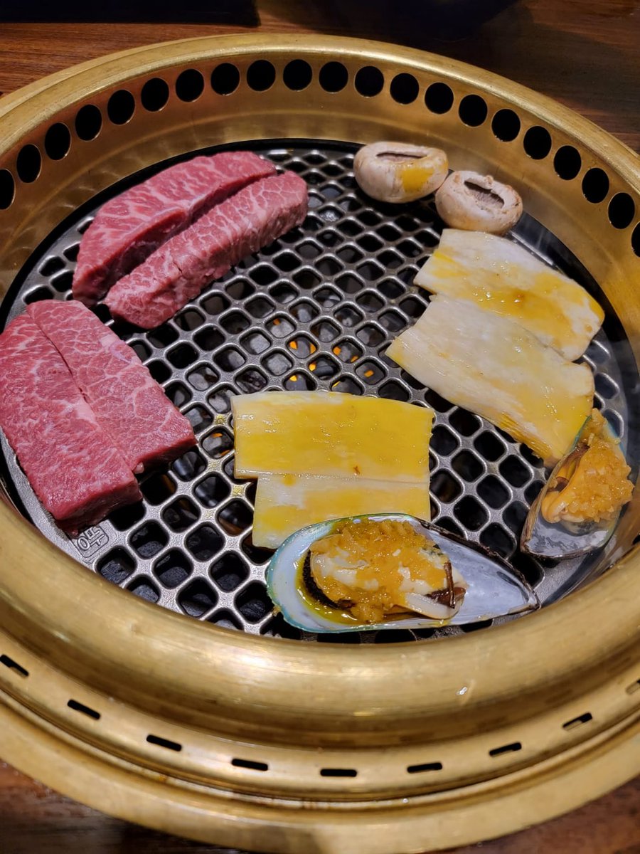 byyfdjj's tweet photo. If you care about your weight, then you're sorry for the food😂 https://t.co/YGZLpqXh79