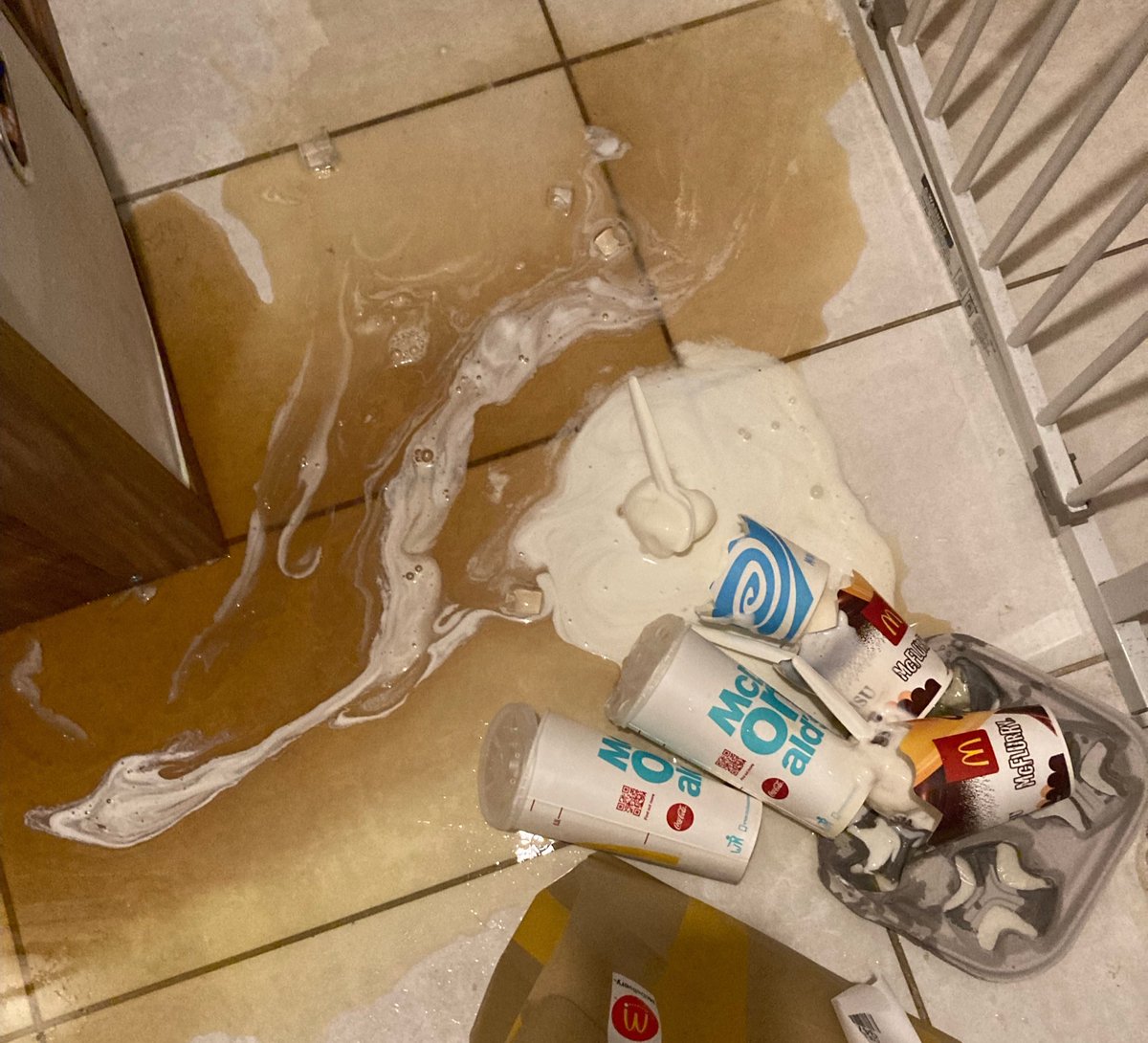 KayleighB389's tweet photo. @JustEatUK how can I get in touch regarding this being put in my door and the delivery driver leaving!Our whole order was ruined including our burgers and chips as the liquid leaked and cause the bottom of the bag to fall out! Really not happy! £24 on a McDonald’s we can’t eat https://t.co/6gfGI5P65x