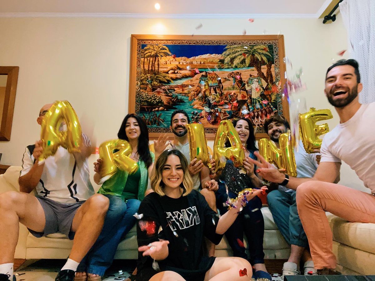 Ja faz alguns dia que a final do <a href="/cantacomigorec/">Canta Comigo</a> aconteceu e que fomos finalista e Top 6!! E vocês acharam mesmo que eu não ia trazer o backstage, conteúdos extras com os participantes e muito mais? Hahah surpresa!!! Ta chegando backstage pra vocês ✨🤍