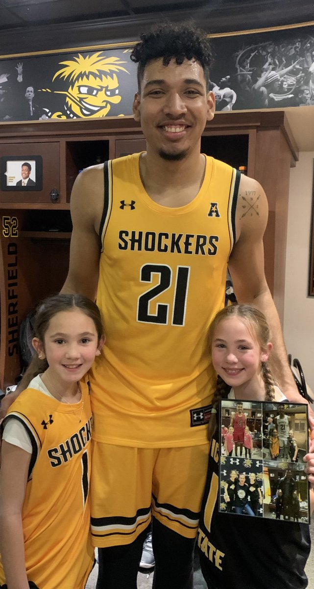rleebaker10's tweet photo. @jaimeechenique @GoShockersMBB @GoShockers I know these 2 will be looking for u!   💛🏀🖤 https://t.co/XJ1DvCahS6