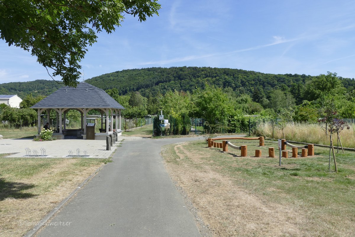 HessenSonja5767's tweet photo. Kostenlos gesundes Wasser genießen?! Wer auf dem #Radweg #R7 unterwegs ist, kann einen Stopp am Sauerborn in Löhnberg einlegen.................... #Sauerborn #Quelle #Wasser #Fahrrad #Geopark #Lahnradweg #Lahntal #Lahn #Löhnberg #LimburgWeilburg #Mittelhessen #Hessen #Germany https://t.co/SQuc0d5TAF
