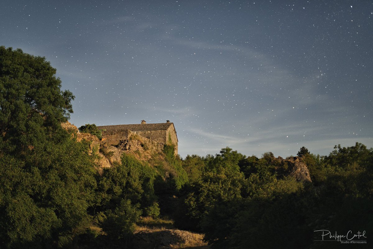 PhilippeContal's tweet photo. Photo ☩ Le château templier de 𝗟𝗮 𝗖𝗼𝘂𝘃𝗲𝗿𝘁𝗼𝗶𝗿𝗮𝗱𝗲, Aveyron
#PhotographieNocturne #NightPhotography #LaCouvertoirade #Aveyron #VillageTemplier #templier #templiers #commanderie #CommanderieTemplière #Oc #Occitanie #PauseLongue #Nikon #D800 #VisionNocturne #étoiles https://t.co/MCGG5E01UX