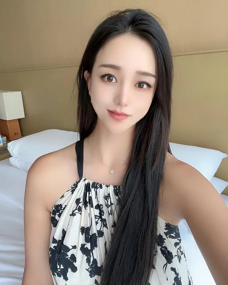 chen2258's tweet photo. Yesterday I had a great day, I went to play golf and have coffee on the yacht🥰🥰
#yacht #golf #beach #AmericanLife https://t.co/uPgIJbLpSM