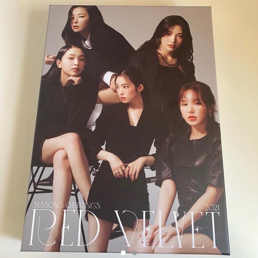 blackbyeri's tweet photo. doing a pay what you want sale! so offer a price and i’ll give it you, these don’t include shipping and i ask that ur offer is over £1 😅 https://t.co/gVK8spLenB