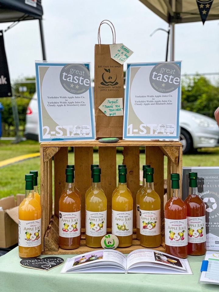 yorkshireapples's tweet photo. Love this picture that The Yorkshire Partridge took of our stand at the The North Yorkshire Food and Drink Festival  yesterday. 

How yummy do our blended juices look ? 

#coldpressedjuice #madeinyorkshire #foodfestival #yorkshirefoodie #summerdrinks #refreshingdrinks #justaddice https://t.co/GsPVocdOYg