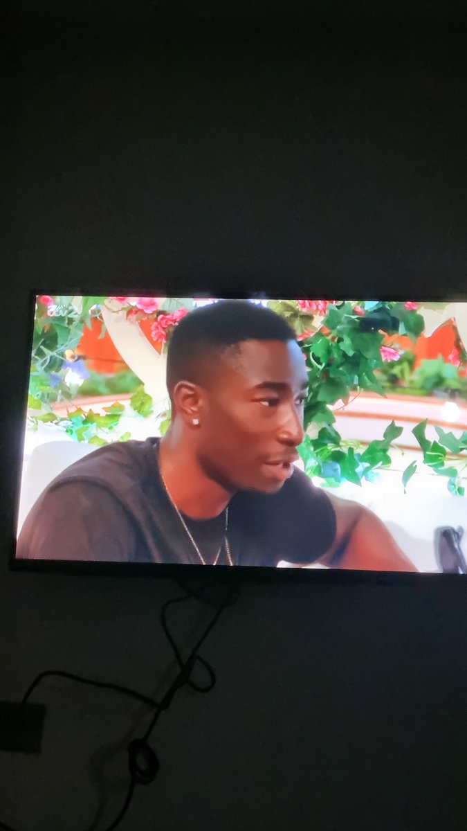jakefraser19's tweet photo. Is this guy a camera man because he's never spoken before #LoveIsland https://t.co/ANez1WDyJJ