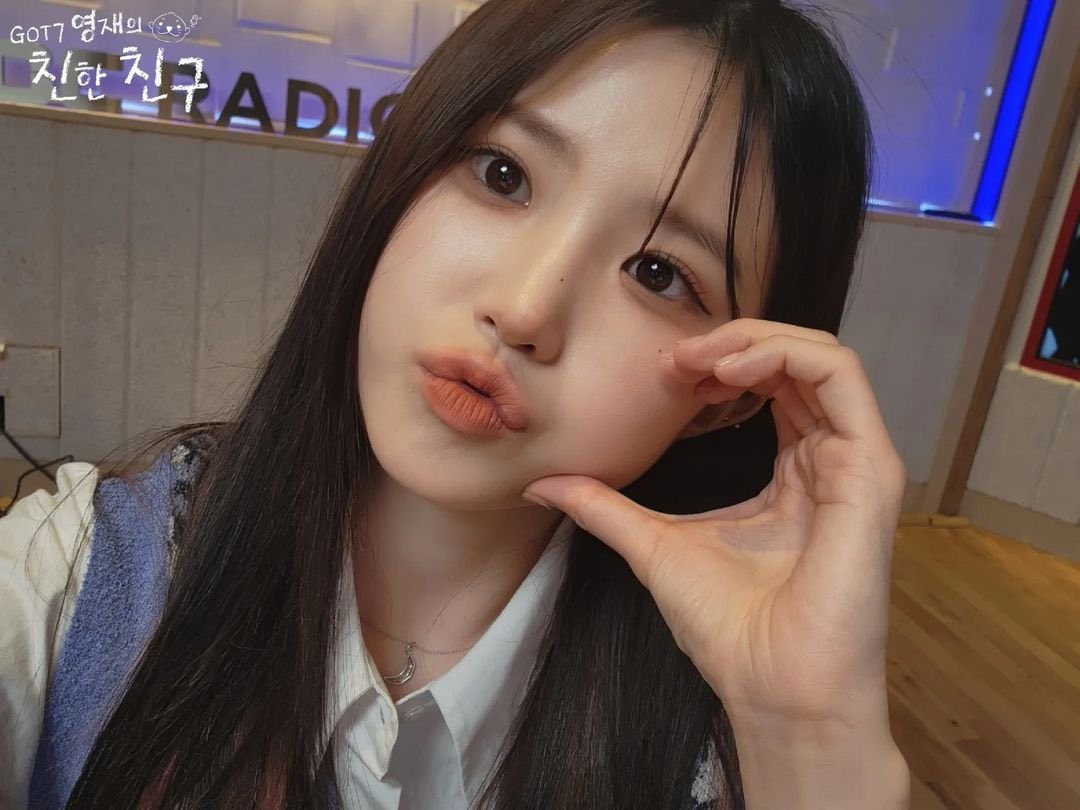 urminime's tweet photo. gooood morning i hope everyone slept so good last night n that you all had days!! m not feel v social today so i might not answer dms for awhile but have a great day regardless 💓💓 https://t.co/QrBsOSm9Za