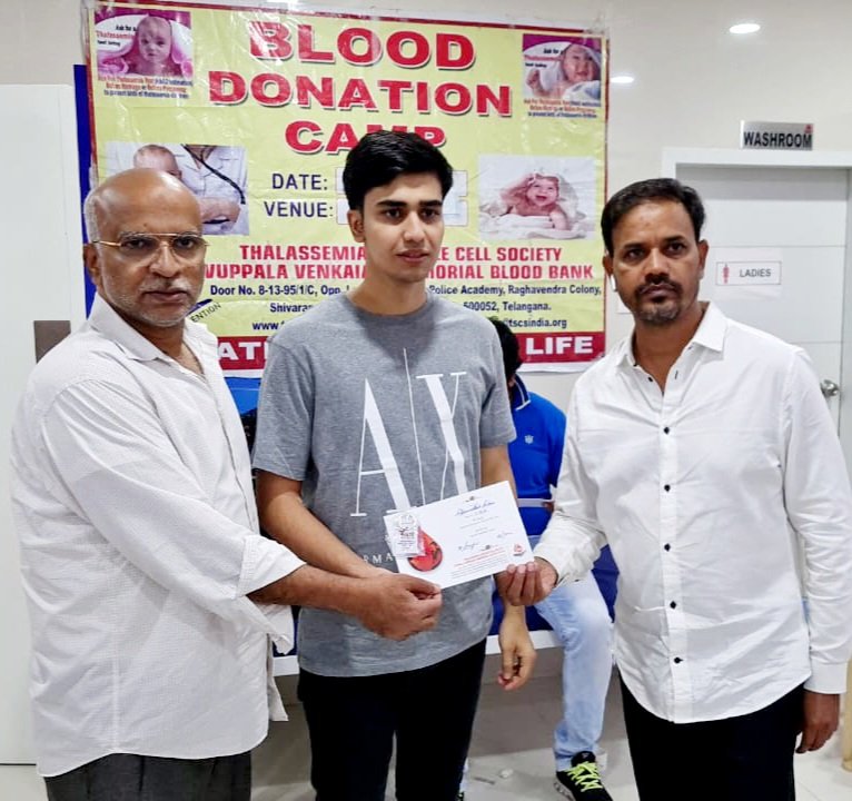 MBTparty's tweet photo. .@affanmbt on his birthday donated blood for Talasmia patients and distributed fruits, milk &amp; bread in Old Age home./3 https://t.co/GkpUqRYoUK