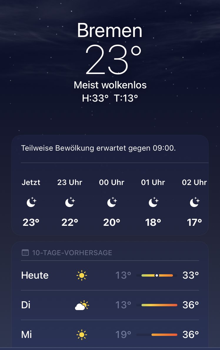 QueenMandjago's tweet image. Ich hab ALLE Fenster auf in der #Hoffnung da kommt irgendwo ein Wind vorbei ,wenigstens ein laues Lüftchen 🙏🏻Damit das irgendwie erträglich ist,hab ich ein #Fächer und den tollen #TischVentilator *fluchschwitztsichdurchdieNacht* !B