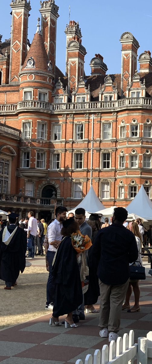 HRMOS_RHUL's tweet image. Hottest day of the year?  What better time to have our @RHULManagement graduation ceremony!  #congratulations #graduates 🎓🎓🎓 #sweltering