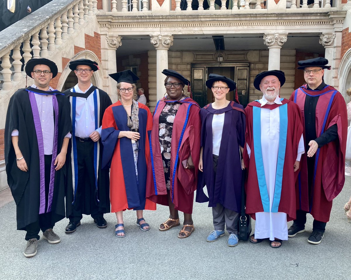HRMOS_RHUL's tweet image. Hottest day of the year?  What better time to have our @RHULManagement graduation ceremony!  #congratulations #graduates 🎓🎓🎓 #sweltering