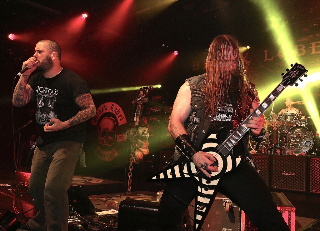 See Philip Anselmo and Rex Brown play Pantera's "I'm Broken" with Black Label Society in 2014 l8r.it/StJ5