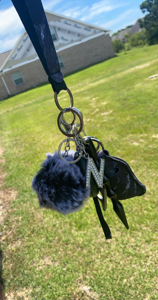 MuffsCollection's tweet photo. #WhosWhoOfASU : Business Addition 
Muff’S Collection 🛍💕 

- Self Defense Keychains 
- Clothes 
- Jewelry 

Stay Tune for the new collection &amp; our ambassadors 🫢🥰 https://t.co/dDXyGBe3Oc