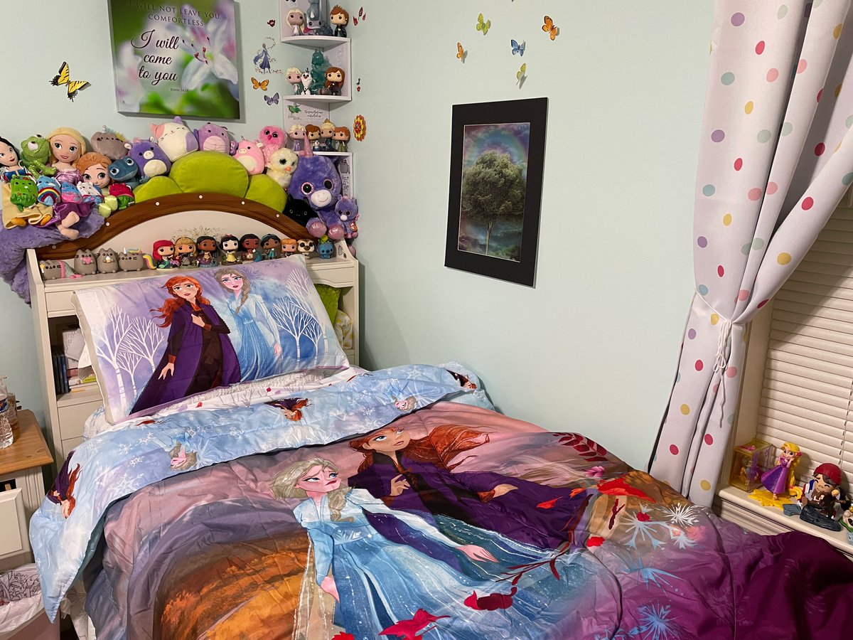 Tiara_Princess7's tweet photo. I got my new Frozen bedding on. 🍂🍁🍂

#frozen2 #disneyfrozen #disney #disneyprincess #elsa #anna #queenelsa #queenanna #princessanna #frozen #disneyfrozen2 #disneyelsa #disneyanna #frozenanna #frozenelsa https://t.co/82tzRVJebn