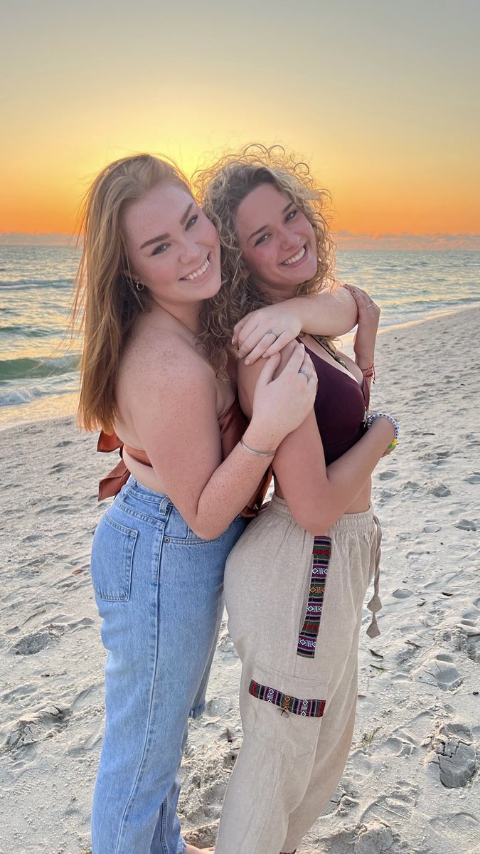 FGCU Alpha Chi Omega tweet media