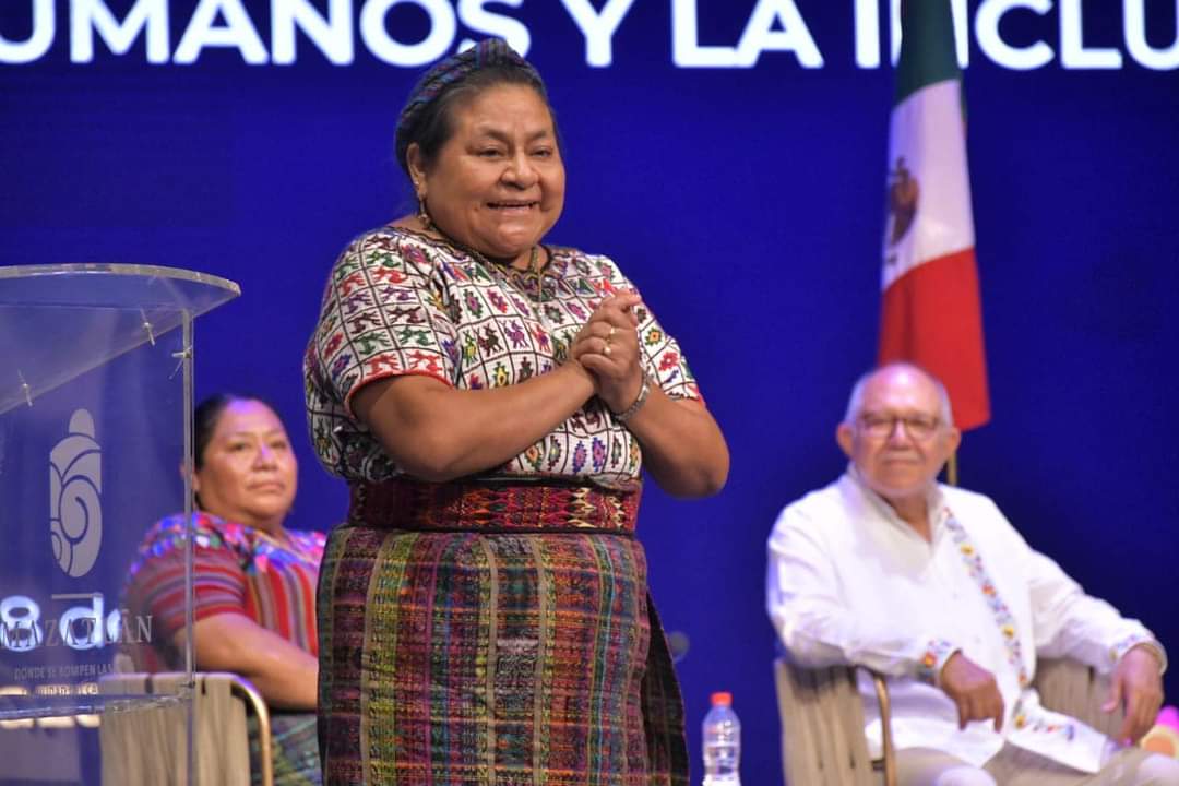 Es un gusto enorme recibir en Mazatlán a Rigoberta Menchú, quien se ha convertido en una inspiración y una referencia fundamental en uno de los anhelos más grandes de la humanidad, “La Búsqueda de la Paz”.
Ganadora también del "Premio Nobel de la Paz"