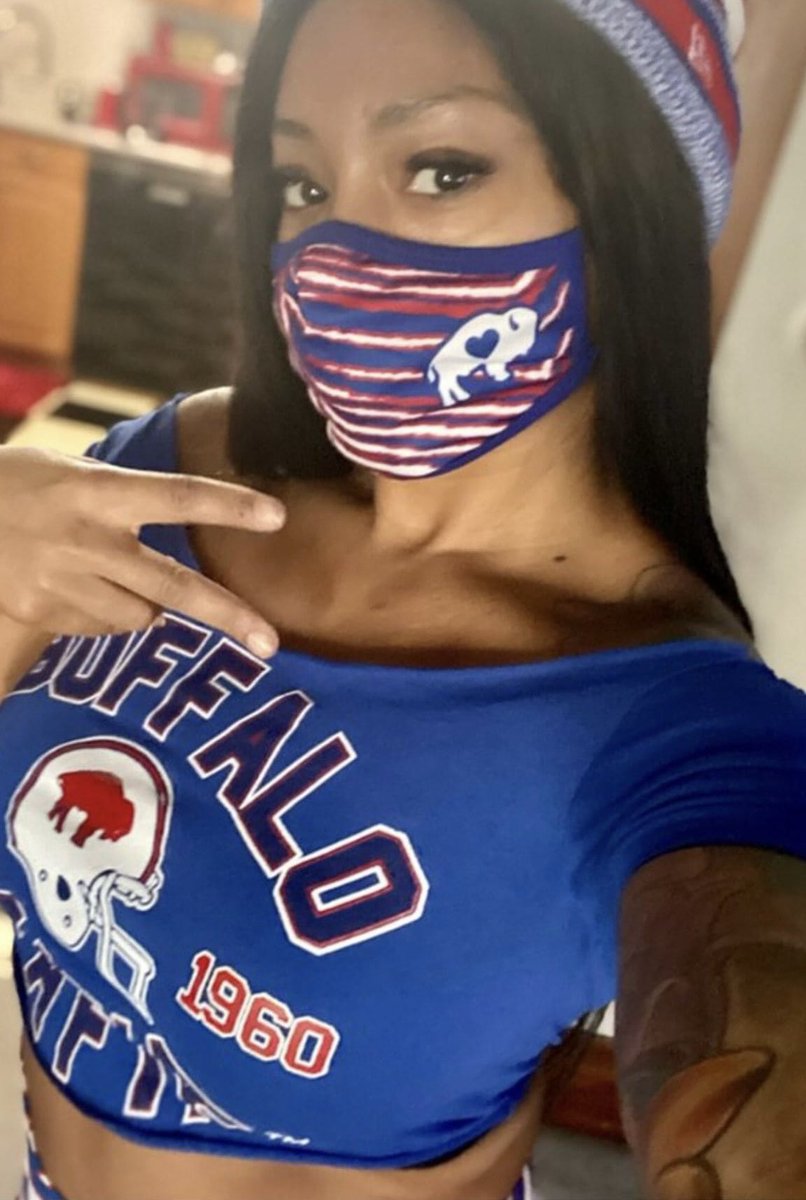 PickUpYaFeelins's tweet photo. Football season will never be the same for us … @BuffaloBills #BillsMafia one of your biggest fans was murdered #Akeda #Sister …
We literally screamed during games . Had full on parties https://t.co/X5bIX8k6ZL