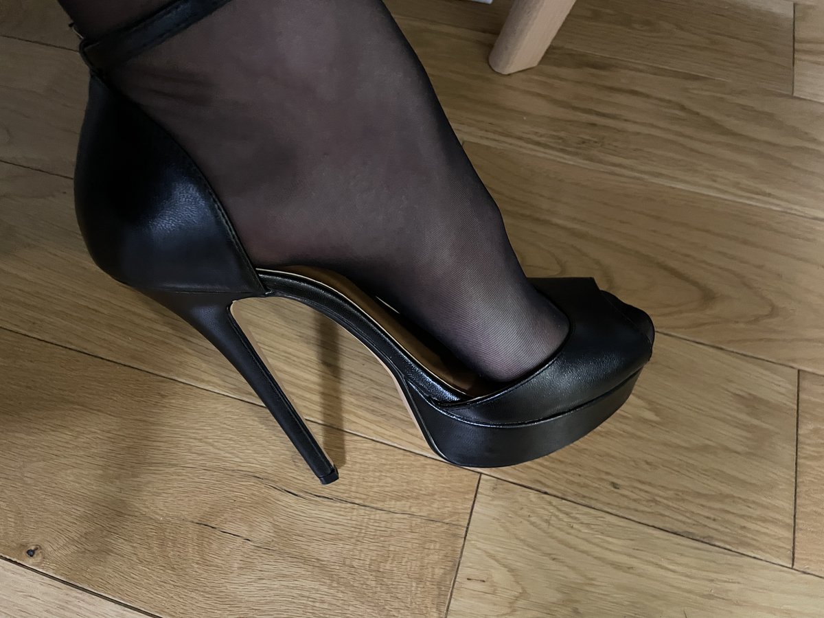 NikitaPink_CD's tweet photo. Omg so addicted to heels 😵💫😳 Just got it today #highheels #sissylife #sissyneed #crossdresserwhore https://t.co/fp7Az25edn