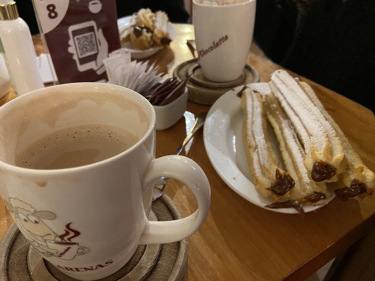 vilateichelmann's tweet photo. Placer en #chocolatta Punta Arenas!!! Churros con manjar y chocolate caliente!!! Mmmmmm https://t.co/515aWgtGd9