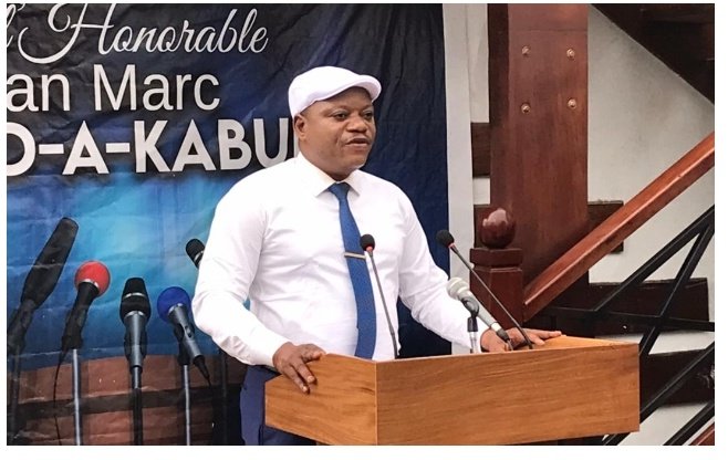 rdcmonde_mag's tweet image. #RDC: "Ce qui est #excessif est insignifiant. Ce n'est pas en étalant ce qui s'apparente à des #insultes, à de la calomnie qu'on va proposer une #alternative aux congolais. Le moment venu, ns ns serons prêts à débattre", Le min. @PatrickMuyaya sur les propos de @kabund_jmkkrock.