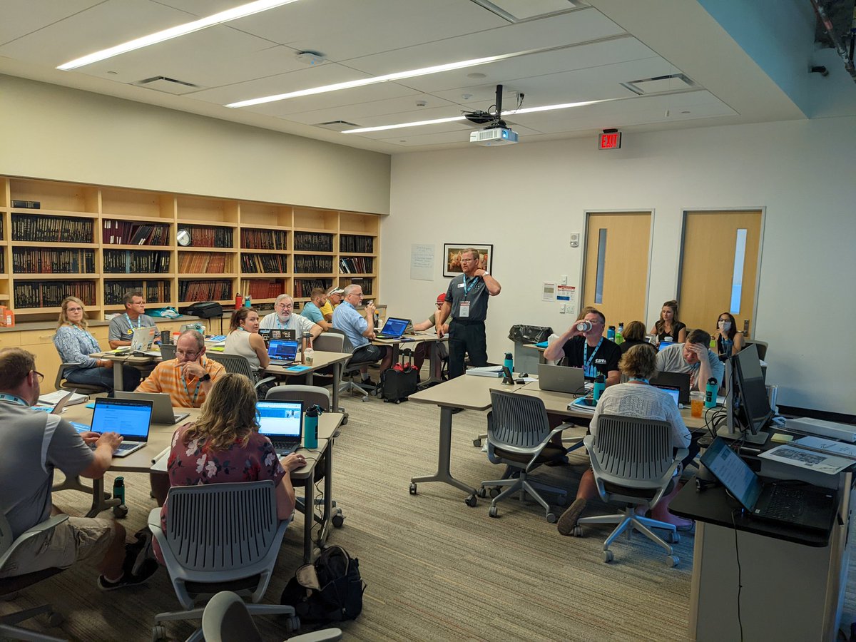 NewBoCo's tweet image. Day one of Iowa&apos;s CS PD Week is wrapping up! We have middle and high school teachers simulating a Project GUTS model, CS A teachers learning Java, and new CSD &amp;amp; CSP teachers prepping their TLOs. #CSforIA