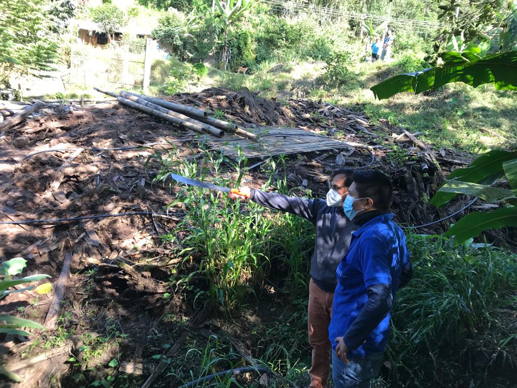 Reg_aguaEc's tweet photo. Técnicos de la ARCA realizaron una inspección por posibles afectaciones hídricas a la quebrada Chorropata, en la parroquia Pacto. #ArcaEnTerritorio https://t.co/gUD7LlZ5Xc