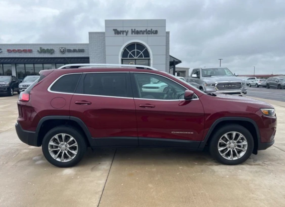HenricksCDJR's tweet photo. Lower Mileage! Certified Pre-Owned 2021 Jeep Cherokee Latitude! #TerryHenricksCDJR #Jeep

See more: https://t.co/0BXvRLEftK https://t.co/GkCLhd8d6b