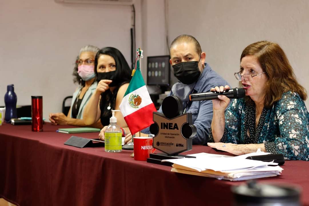 INEA_Mich's tweet photo. Se llevó a cabo reunión virtual, en la que participaron, Sandra Luz Valencia, Enlace de #INEAMich, las y los Jefes de Departamento y Coordinadores de Zona, con el objetivo de dar los logros de enero a junio de 2022 y proponer estrategias para la entrega de material didáctico. https://t.co/tUQAdzdbJN