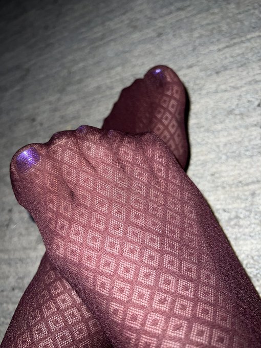 Like my Femboy feet in some pantyhose?

#femboy #nsfwtw #onlyfans #onlyfanspromo #sissybois #sissy #femboi