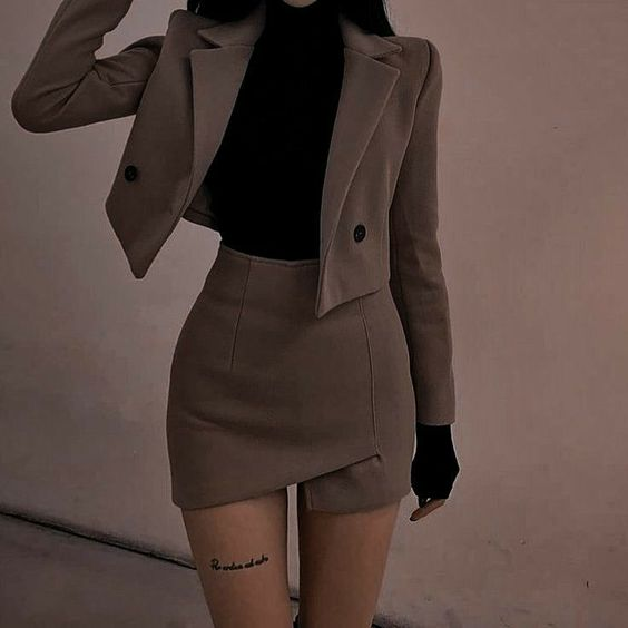 lesbian_core's tweet image. hear me out...

caitlyn                                            vi