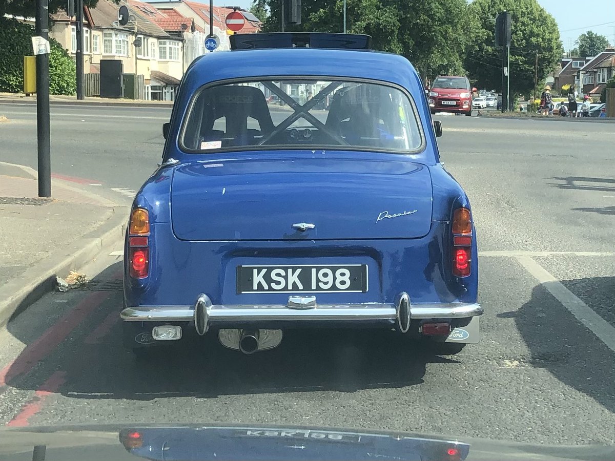 Mjs3litre's tweet photo. 100E with a roll cage 
Nice 👍 no idea what’s under the bonnet. 🤔
#Ford #Classiccars 
@Michael08589765 @thespafixer @etdweasel @Collectomaniac3 https://t.co/Wh76onlswx