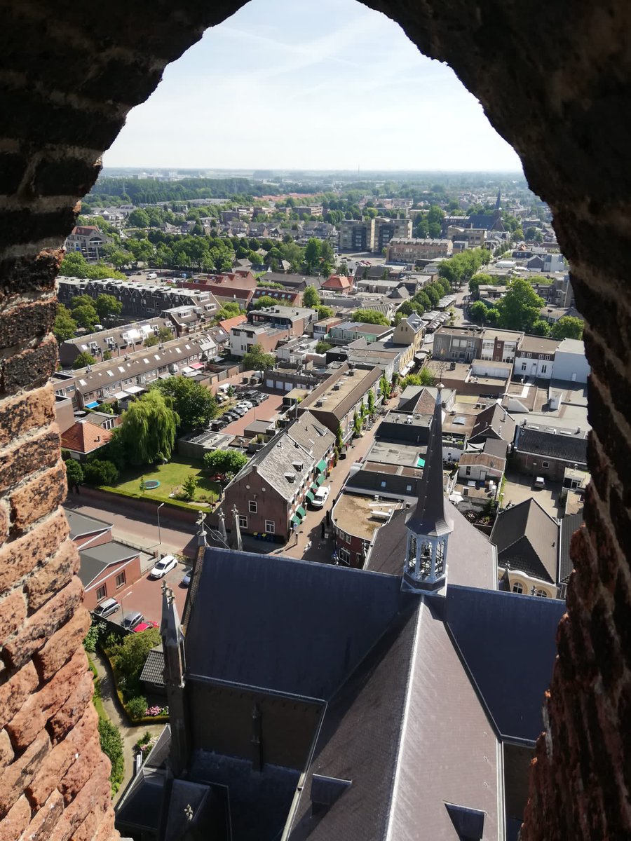 Weer een warm welkom in @grotekerkoss. Wat geweldig dat we alles mogen zien en zelfs de toren mogen beklimmen. Ook we beetje spannend.