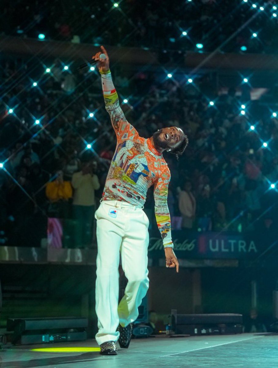 BurnaBoyStats's tweet photo. • .@burnaboy’s “Last Last” becomes the fastest song by an African artist to debut on billboard hot 100 🇺🇸 https://t.co/1rpAKi2SUt