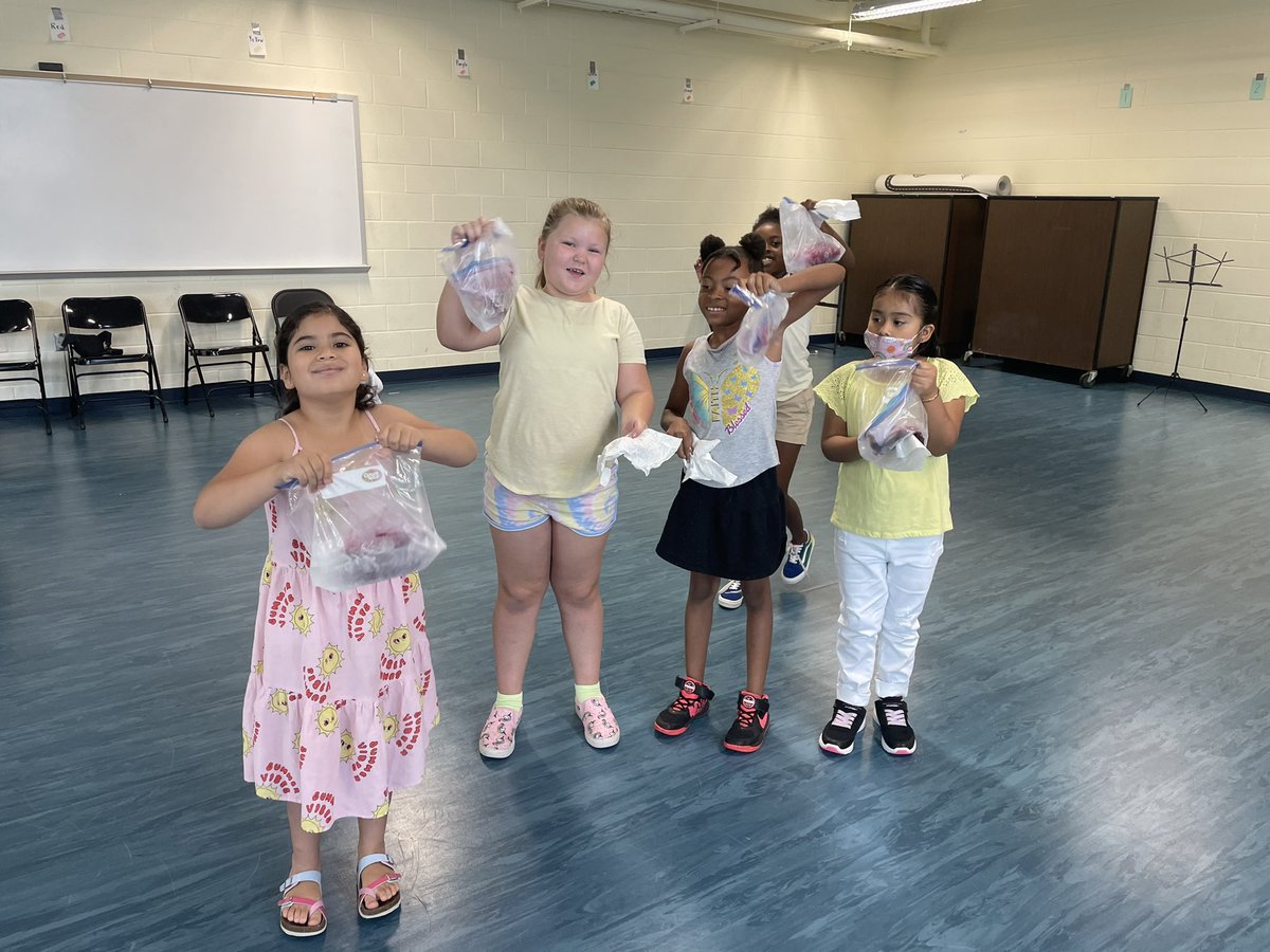 LSFreimanis's tweet photo. Thank you to Maryland Extension for teaching our FAST students about nutrition and making slushies! #FCPSFAST #Healthymindshealthybodies #enrichment https://t.co/4XKa6sup06