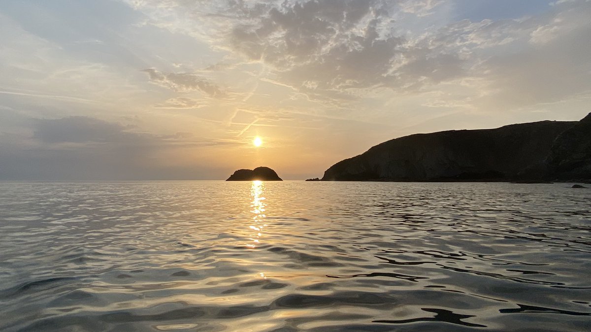 ShedPorthgain's tweet photo. The only place to be at the end of a hot day #sunsetcooldown #westisbest #porthgain #notdonippydips #refresh #hopeitscooler @ShedPorthgain @visitwales @visit_fishguard @VisitPembs @waitrose @YnysBarry @pembscoastpath @TwrYFelin @GroveNarberth @FoodDrinkWales https://t.co/szrf9yvHYP