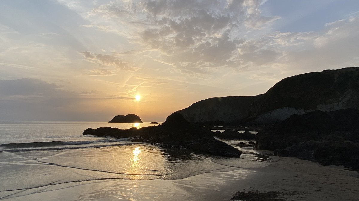 ShedPorthgain's tweet photo. The only place to be at the end of a hot day #sunsetcooldown #westisbest #porthgain #notdonippydips #refresh #hopeitscooler @ShedPorthgain @visitwales @visit_fishguard @VisitPembs @waitrose @YnysBarry @pembscoastpath @TwrYFelin @GroveNarberth @FoodDrinkWales https://t.co/szrf9yvHYP