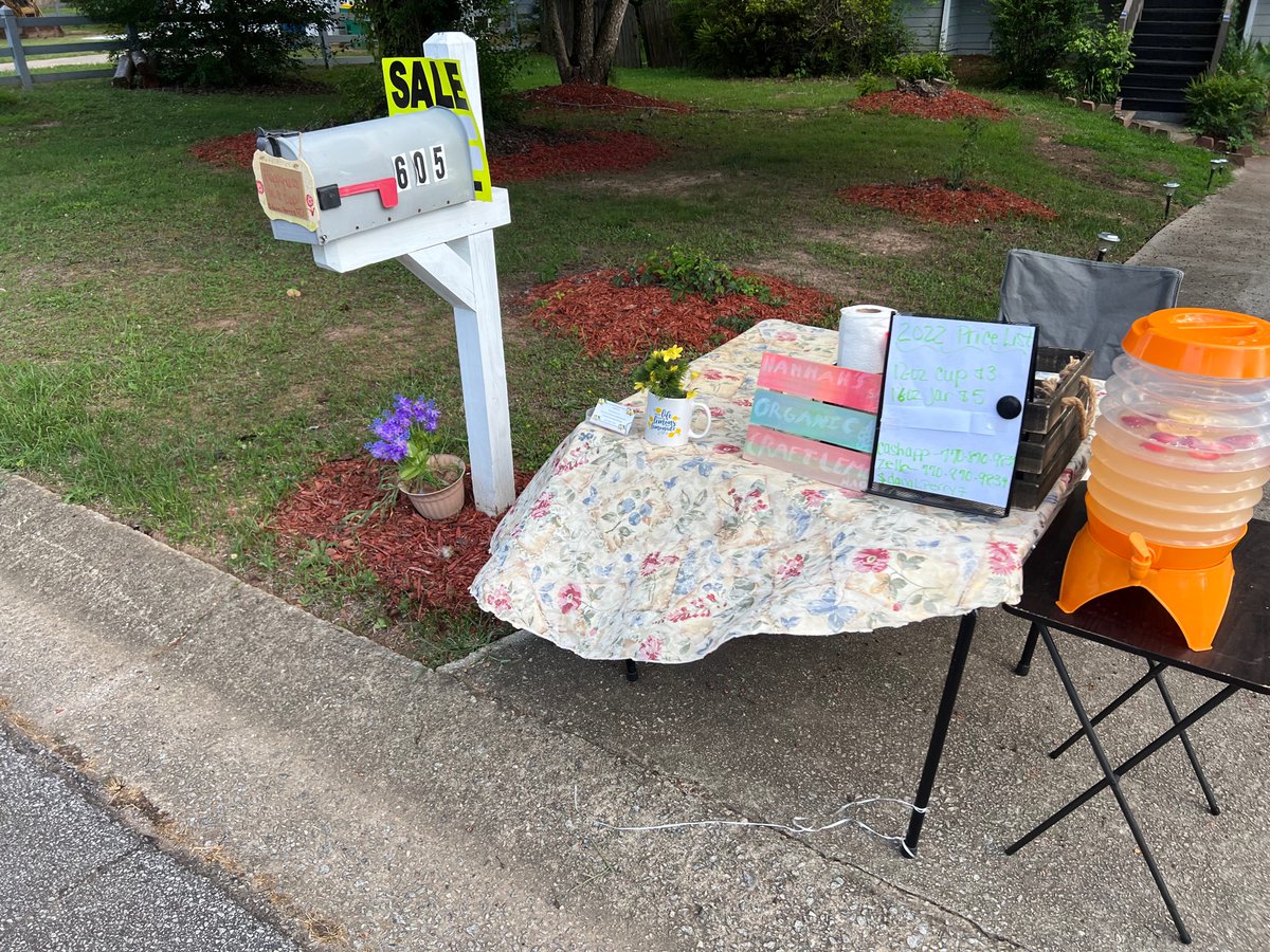 Hey everybody! Today’s sale day!!!! Come on out for a sweet sip of happiness!!!😆