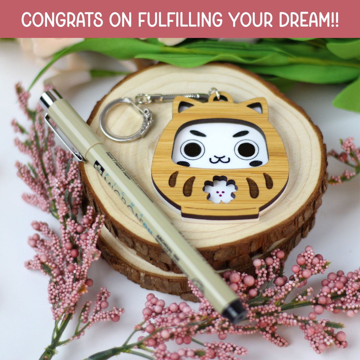 Daruma Charm keychain! Lucky for you this mischievous little kitty is on your side. Great purse dangle accessory!

etsy.com/shop/PleasantP…

#glowforge #earrings #jewelry #gifts #anime #kawaii #nerdy #etsy #cat #daruma #handmade #kitten #cherryblossom