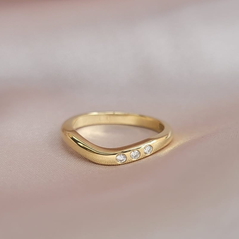 BillHicksDesign's tweet image. If your engagement ring has a low setting then we can handmake the perfect shaped wedding ring to fit perfectly and be as unique as your love.