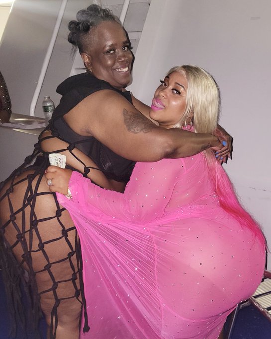 I had such a great time with @therealpinkyxxx such a great cruise party 🥳 🎉 ☺️ ❤️ https://t.co/Ut3S7<a class="tags" href="/tag/therealpinkyxxx">@therealpinkyxxx</a><a href="/tag/throwback"class="tags"><span>#throwback</span></a>