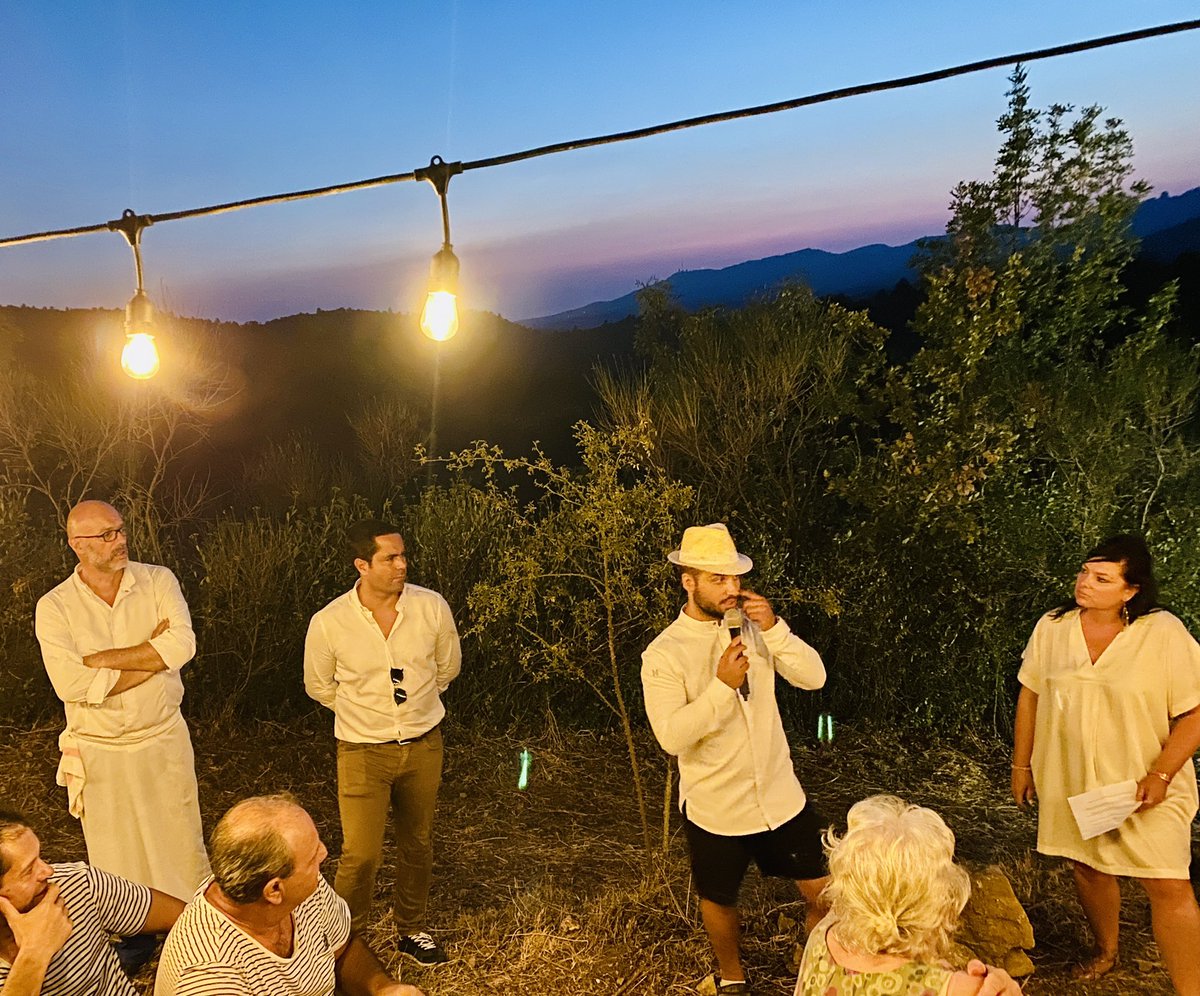 LioneldeCala's tweet photo. #Tourisme Cadre insolite avec la bastide de @MarcelPagnol… pour le 1er dîner insolite organisé à #Allauch par @myprovencepro !
🍽 140 convives ravis par ce repas concocté par le jeune chef Allaudien du restaurant #LaQuinta en collaboration avec plusieurs producteurs locaux 👏 https://t.co/diuhbH5iQ3