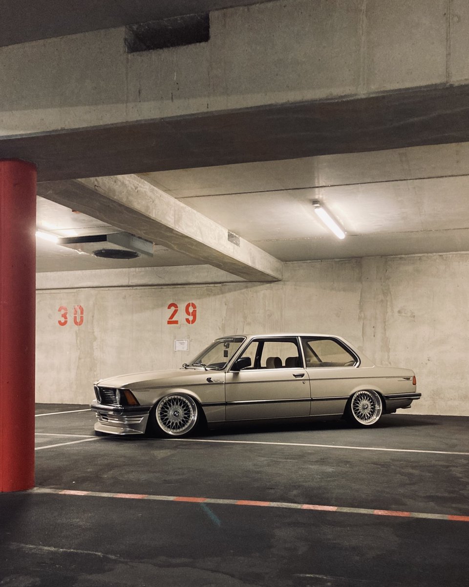 AccuAir's tweet photo. Ultimate class with @pscl_e21’s classic E21 on Style 5’s.
#AccuAir #eLevel #Bagged #BaggedBMW #E21 #BBS #Style5 #UltimateKlasse #Stanceworks #Slammed #AirRide https://t.co/o0YpgX40gc