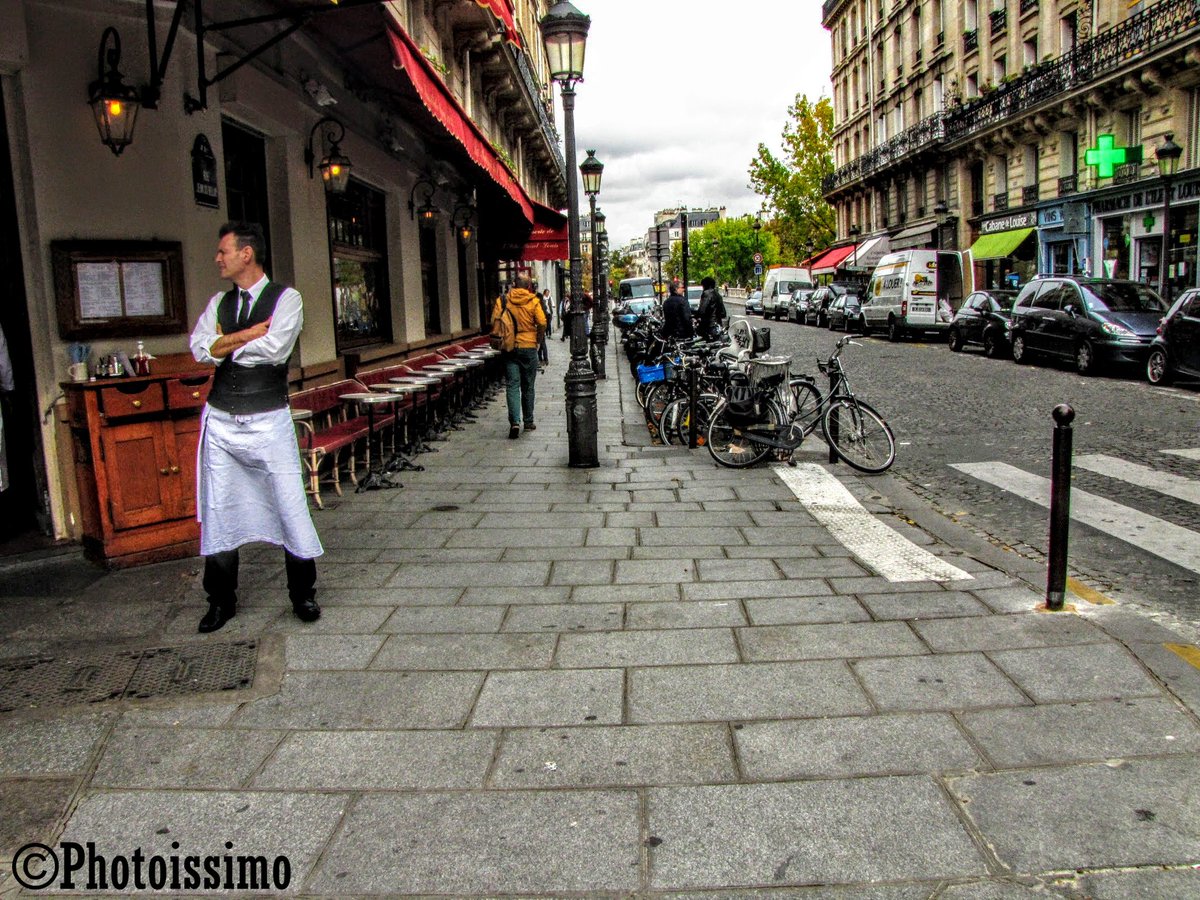 'A Break Before the Rush in Paris'
Many of my photographs are available for purchase. Please see the link in my bio for my website.
#photography #art #parisianstyle #paris #parismonamour #parisphoto #parisvibes #parisjetaime #parisiancafe #server #perspective #lamppost #onabreak