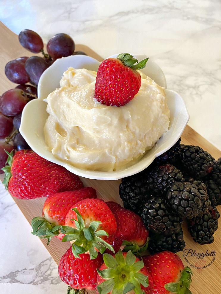 Blogghetti's tweet photo. This Easy Cheesecake Fruit Dip is one of the best fruit dips you will ever make and serve. Only four ingredients are used and less than five minutes to make. #fruit #dip #cheesecake #4ingredients #bbqweek https://t.co/9QOHp2yupS https://t.co/ofdRha8g6H