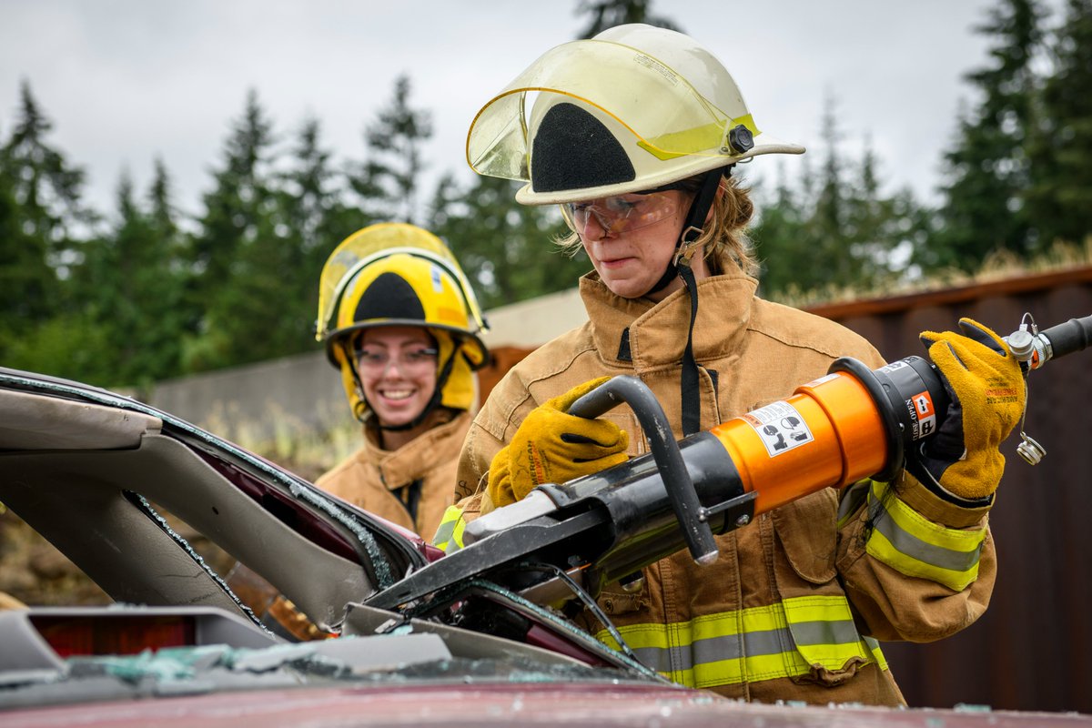 TVFR's tweet photo. Second day at the Portland Metro Fire Camp and the women are crushing it! 💪 Keep up the great work everyone! #SheFightsFire #PMFC #EmpoweringWomen

Group, vehicle extrication, and ladder photos taken by Blackfire Photography: https://t.co/hElEJdG4jH https://t.co/YQLK8SdIWy