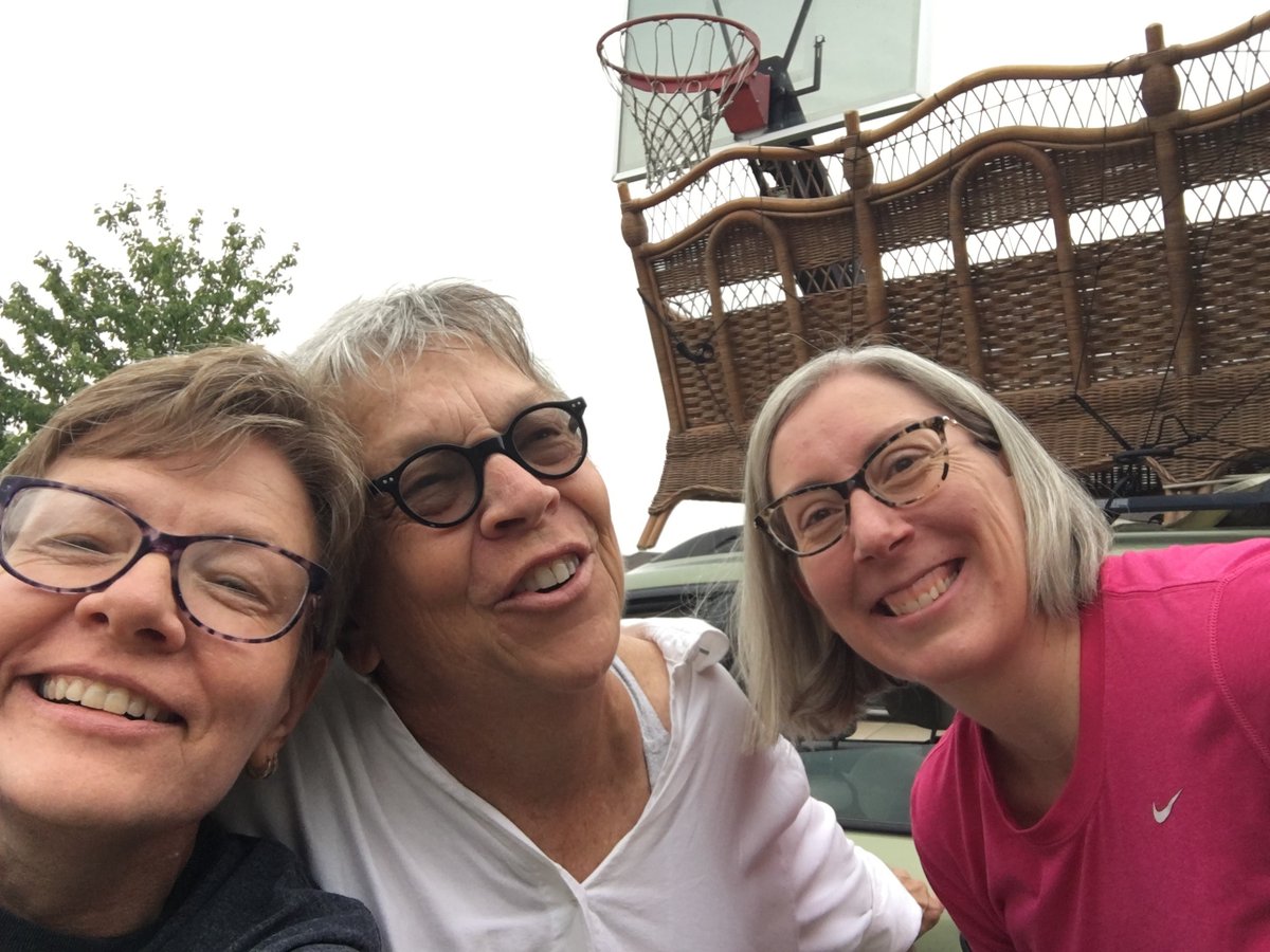 Brush with fame today! <a href="/TMarniVos/">T. Marni Vos</a> helped me and <a href="/Becky_Wachs/">Becky Wachs</a> move a couch (atop TMV's car)...Why??? Maybe she remembered me from a conversation 10-20 yrs ago? I guess NE nice applies to our comedians too! At least this one! Thank you TMarni! (and sorry i forgot the T earlier...).